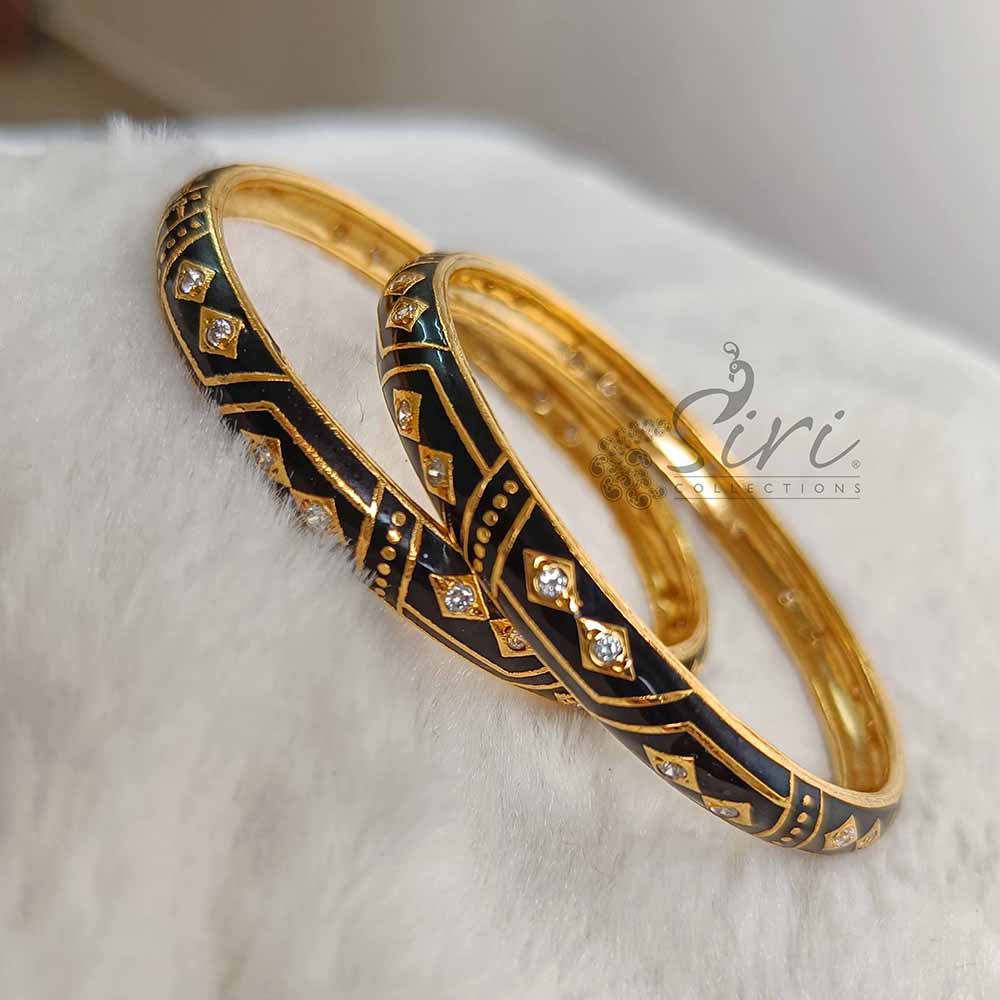 Beautiful Pair of Bangles in Meenakari Work